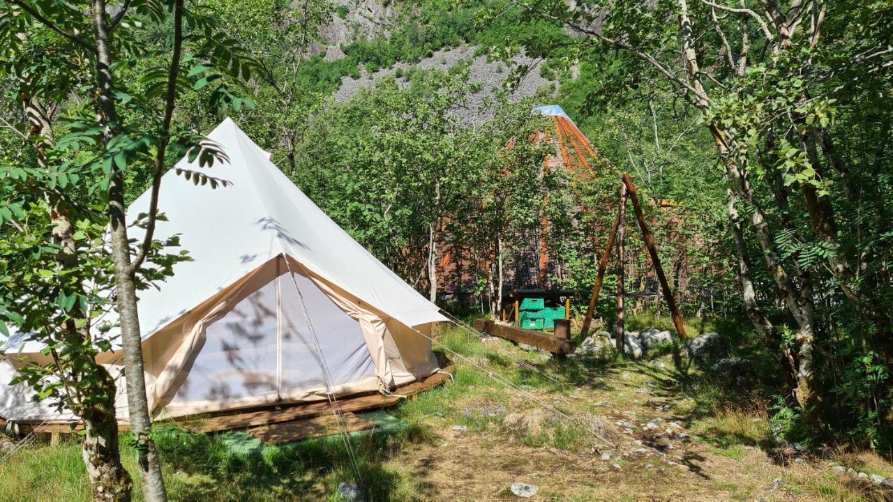Hardanger Basecamp Hostel Osa Bagian luar foto